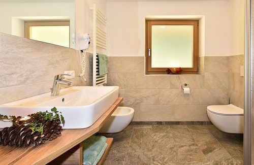 Villnoss Apartment | Apartment "Planatschhof Fermeda" with Mountain View, Balconies & Wi-Fi