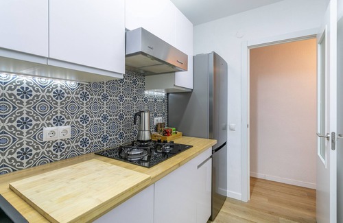Alicante Apartment | Apartment 'Plaza España' with Balcony, Wi-Fi and Air Conditioning