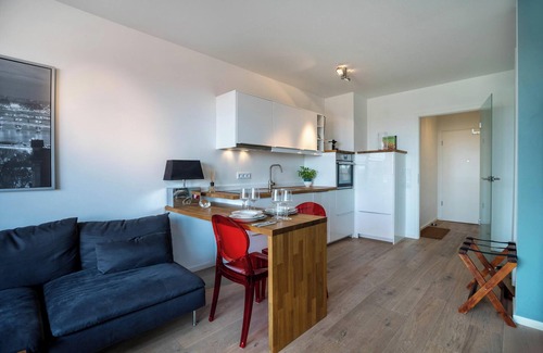 Uberseestadt Apartment | Apartment Portus 21 close to City Centre with Balcony & Wi-Fi incl. Linen and Towels