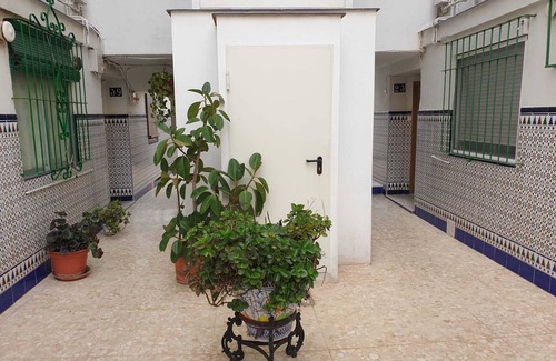Leon XIII-Los Naranjos Apartment | Apartment 'Próximo Basílica Macarena' with Wi-Fi and Air Conditioning