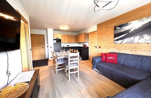 Longefoy Apartment | Apartment-Private Bathroom