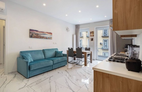 Chiaia Apartment | Apartment 'Premium - Zona Lungomare' with Balcony, Wi-Fi and Air Conditioning