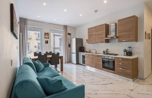 Chiaia Apartment | Apartment 'Premium - Zona Lungomare' with Balcony, Wi-Fi and Air Conditioning