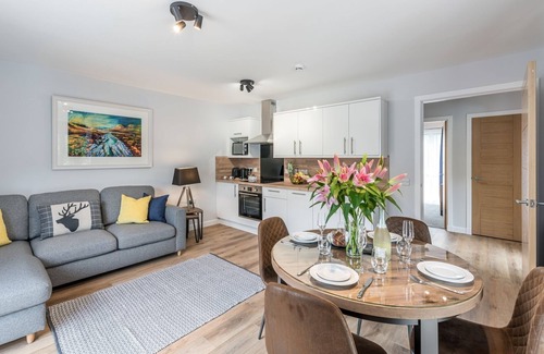 Aviemore Apartment | Apartment-Private Bathroom-Insh