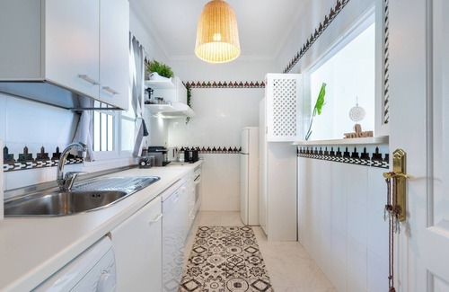 Benalmadena Costa Apartment | Apartment 'Pueblo Quinta' with Sea View, Wi-Fi and Air Conditioning