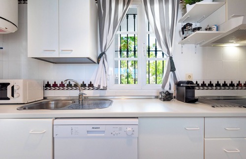 Benalmadena Costa Apartment | Apartment 'Pueblo Quinta' with Sea View, Wi-Fi and Air Conditioning
