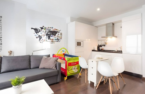 El Ejido Apartment | Apartment 'Quiet In The Historical' with Balcony, Wi-Fi and Air Conditioning