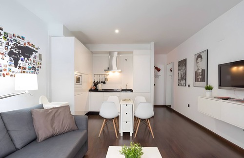 El Ejido Apartment | Apartment 'Quiet In The Historical' with Balcony, Wi-Fi and Air Conditioning