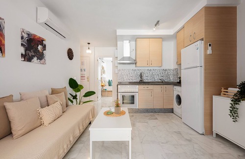 Bailen-Miraflores Apartment | Apartment 'Rd Berrocal' with Wi-Fi and Air Conditioning