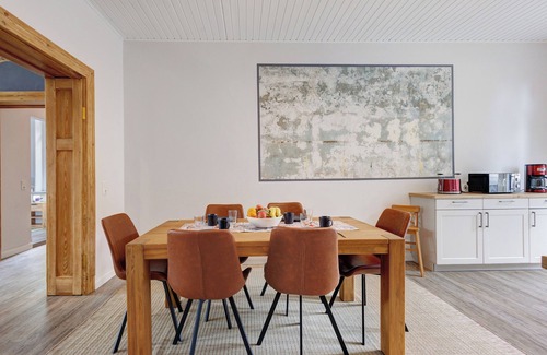 Holstenniendorf Apartment | Apartment 'Reit- Und Ferienhof Alte Dorfschule' with Private Terrace and Wi-Fi