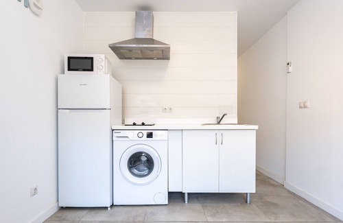 Carihuela Apartment | Apartment 'Relax Junto A La Playa' with Wi-Fi and Air Conditioning