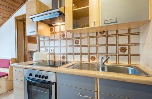 Tesimo Apartment | Apartment "Residenz Kronstein - FeWo 8" with Balcony, Shared Garden and Mountain View