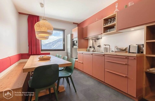 Sollieres-Sardieres Apartment | Apartment 'Résidence Du Parc - 9 Personnes' with Mountain View, Shared Garden and Wi-Fi