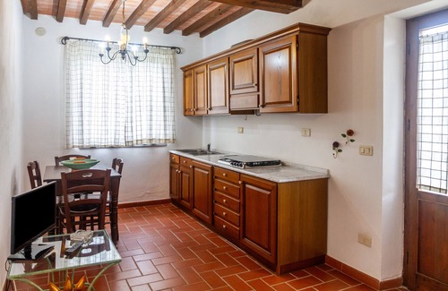 Magliano in Toscana Apartment | Apartment 'Riccio' with Shared Pool, Wi-Fi and Air Conditioning