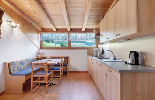 Molten Apartment | Apartment 'Ringelblume' with Mountain View, Shared Garden and Wi-Fi