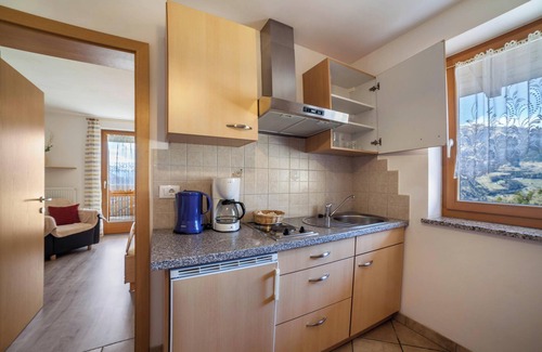 Schenna Apartment | Apartment 'Roath Hof 3' with Mountain View, Shared Garden and Wi-Fi