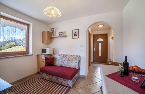 Schenna Apartment | Apartment 'Roath Hof 3' with Mountain View, Shared Garden and Wi-Fi