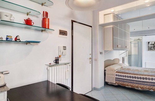 Ospedaletti Apartment | Apartment 'Romantico Monolocale a Ospedaletti' with terrace, garden and Wi-Fi