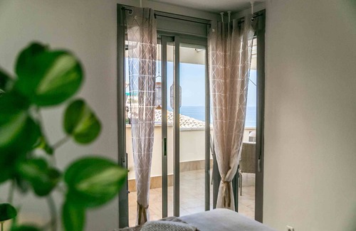 Torreblanca Apartment | Apartment 'Rooftop Oasis' with Sea View, Wi-Fi and Air Conditioning