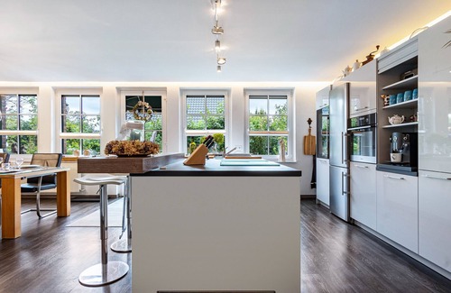 Rees Apartment | Apartment 'Rose Cottage' with Private Terrace, Private Garden and Wi-Fi