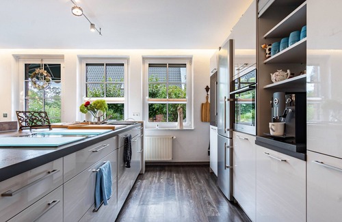 Rees Apartment | Apartment 'Rose Cottage' with Private Terrace, Private Garden and Wi-Fi