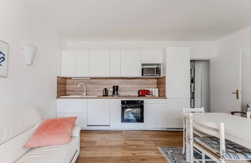 Arcachon Apartment | Apartment 'Rose Mousse' with Private Terrace, Shared Garden and Wi-Fi