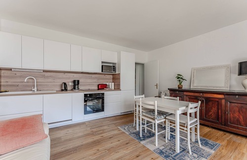 Arcachon Apartment | Apartment 'Rose Mousse' with Private Terrace, Shared Garden and Wi-Fi