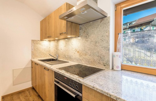 Mittenwald Apartment | Apartment 'Rosenquarz' Near the Ski Lift with Mountain View, Wi-Fi & Balcony