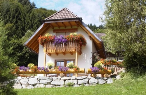 Seelbach Apartment | Apartment 'Rossblick, 60qm' with Mountain View, Shared Garden and Wi-Fi