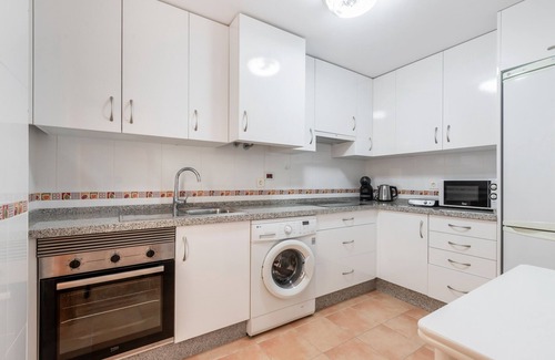 Torremolinos City Centre Apartment | Apartment 'San Miguel Centro De Torremolinos' with Wi-Fi and Air Conditioning