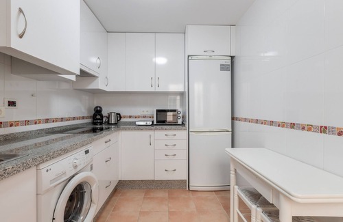 Torremolinos City Centre Apartment | Apartment 'San Miguel Centro De Torremolinos' with Wi-Fi and Air Conditioning