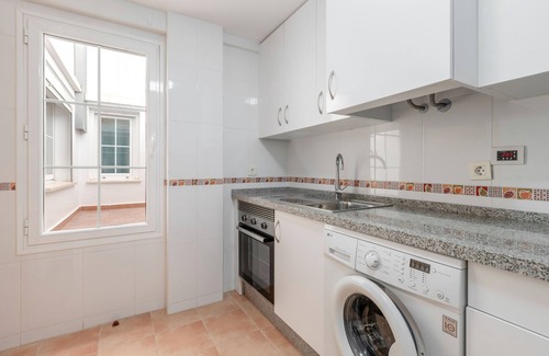 Torremolinos City Centre Apartment | Apartment 'San Miguel Centro De Torremolinos' with Wi-Fi and Air Conditioning