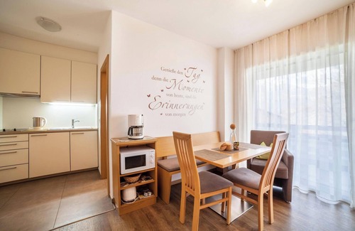 Rabla Apartment | Apartment "Schnitzer - Löwenzahn" with Mountain View, Wi-Fi, Balcony & Garden