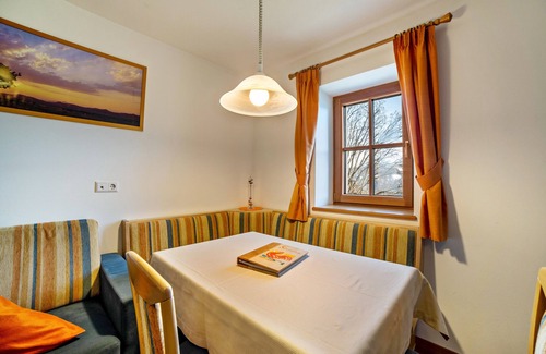 Naturno Apartment | Apartment 'Schnatzhof Morgensonne' with Mountain View, Shared Terrace and Wi-Fi
