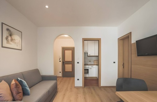 Silandro Apartment | Apartment 'Schnatzhof Typ A8' with Mountain View, Shared Pool and Wi-Fi