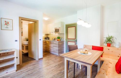 Silandro Apartment | Apartment 'Schnatzhof Typ C1' with Mountain View, Shared Pool and Wi-Fi
