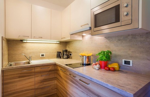 Silandro Apartment | Apartment 'Schnatzhof Typ C1' with Mountain View, Shared Pool and Wi-Fi