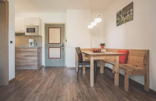 Silandro Apartment | Apartment 'Schnatzhof Typ C1' with Mountain View, Shared Pool and Wi-Fi