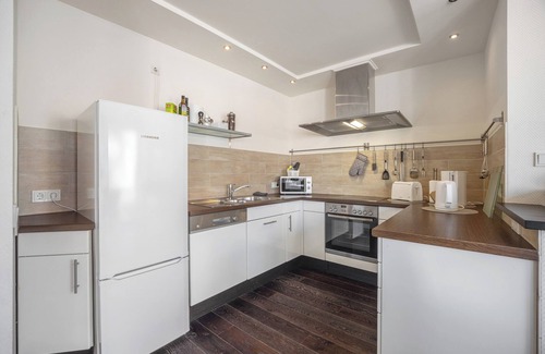Region Hannover District Apartment | Apartment 'Schotstek' with Lake View, Private Terrace and Wi-Fi