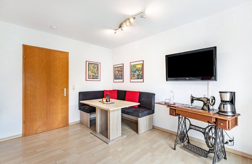 Unterkirnach Apartment | Apartment 'Schwarzwaldhirsch' with Private Terrace and Wi-Fi