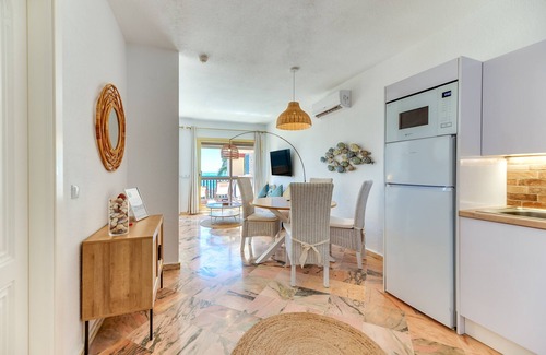 Nikki Beach Apartment | Apartment 'Sea Front Beach Studio' with Sea View, Wi-Fi and Air Conditioning