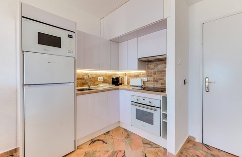 Nikki Beach Apartment | Apartment 'Sea Front Beach Studio' with Sea View, Wi-Fi and Air Conditioning