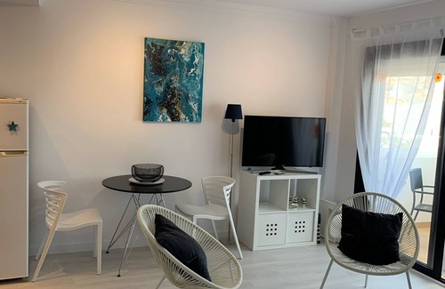 Estepona Apartment | Apartment sea view, bright, cozy, facing the port, swimming pool, parking, wifi.