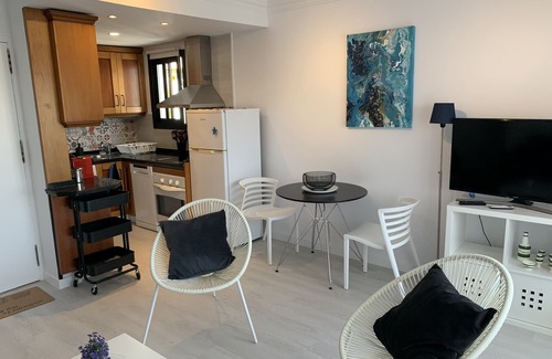 Estepona Apartment | Apartment sea view, bright, cozy, facing the port, swimming pool, parking, wifi.