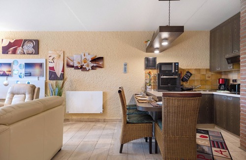 Tossens Apartment | Apartment 'Seeadler' with Balcony and Wi-Fi