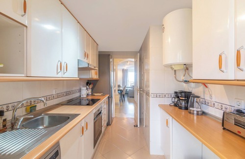 Nueva Andalucia Apartment | Apartment 'Señorio De Aloha' with Sea View, Wi-Fi and Air Conditioning