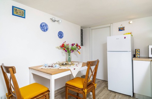 Picanello-Ognina-Barriera-Canalicchio Apartment | Apartment 'Serendipity' with Mountain View, Balcony & A/C