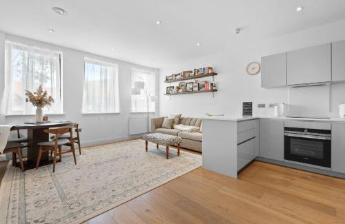 Syon Apartment | Apartment - Sleeps 2 - Parking - Great Location