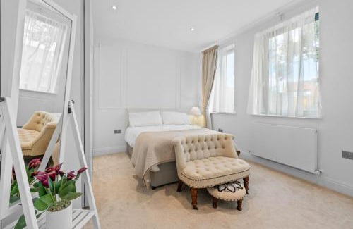 Syon Apartment | Apartment - Sleeps 2 - Parking - Great Location