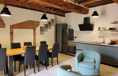 Asciano Apartment | Apartment sleeps 6 located in in the heart Asciano, with terrace.